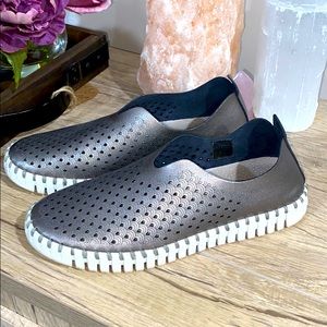 ILSE JACOBSEN chrome walking shoes